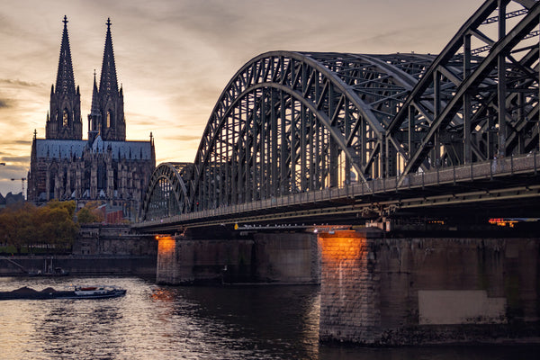 Hautpflege in Köln — Was Rheinland-Klima und Stadtleben mit der Haut machen