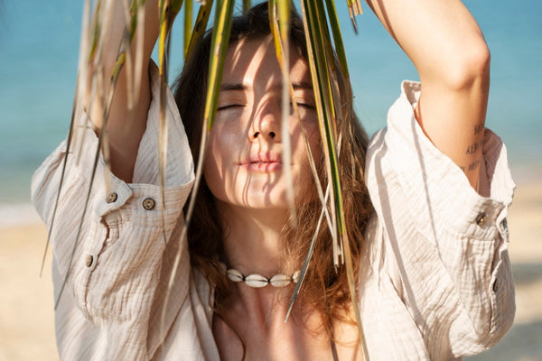 Körperpflege im Sommer — Peeling, Aftercare und Sonnenpflege natürlich kombinieren